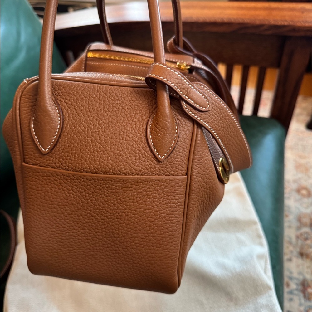 Like New Hermes Lindy 26 Brown Leather Handbag - Picture 4 of 9